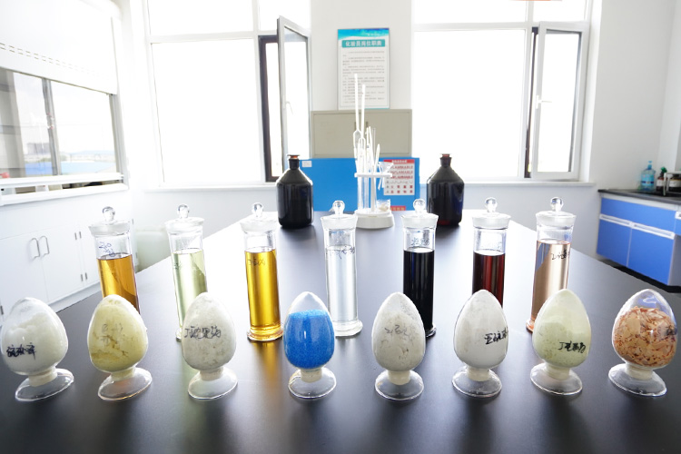 產(chǎn)品種類(lèi)多，主要有硫酸銅、硫酸鋅、黃藥系列、黒藥系列、硫氨酯、起泡劑、等選礦藥劑